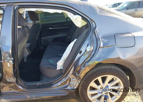 2024 Toyota Camry Le z USA, uszkodzony, nr VIN 4T1C11AKXRU195395